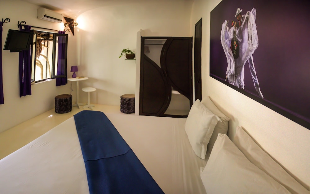 Standard Room, 1 King Bed - Photo 2