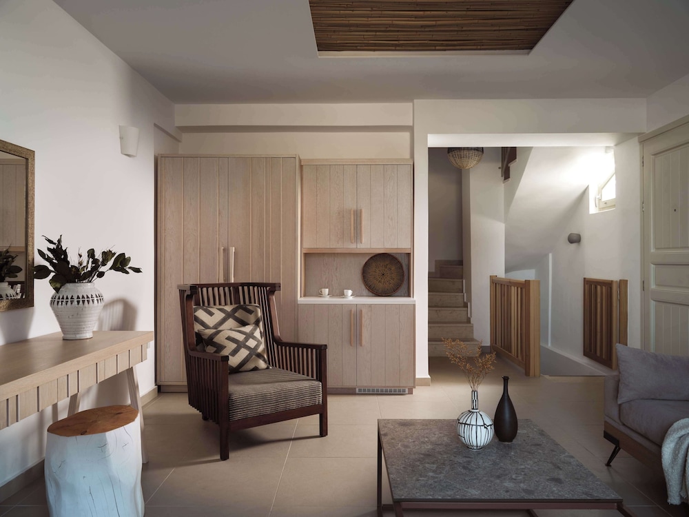 Queen Two-Bedroom Duplex Suite with Private Heated Pool and Hydromassage