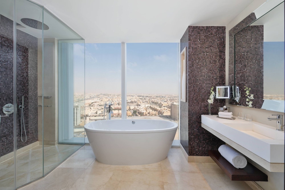 Junior Suite, 1 King Bed, City View - Photo 7