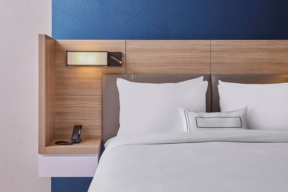 Suite, 1 King Bed - Photo 3