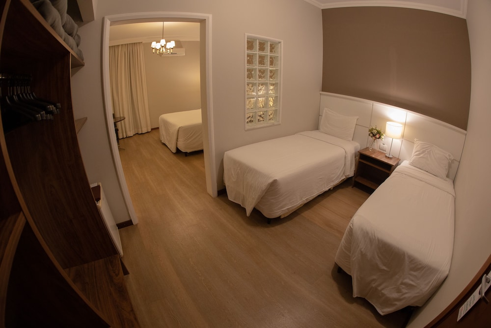 Family Quadruple Room, Air conditioning, City View - Photo 4