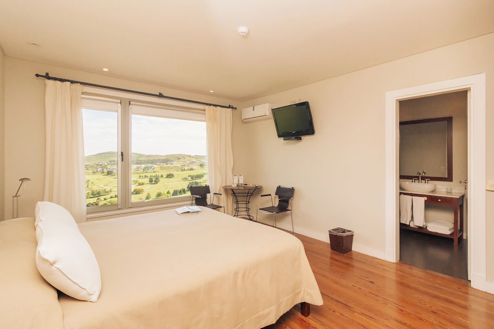 Superior Double Room, 1 Queen Bed, Golf View