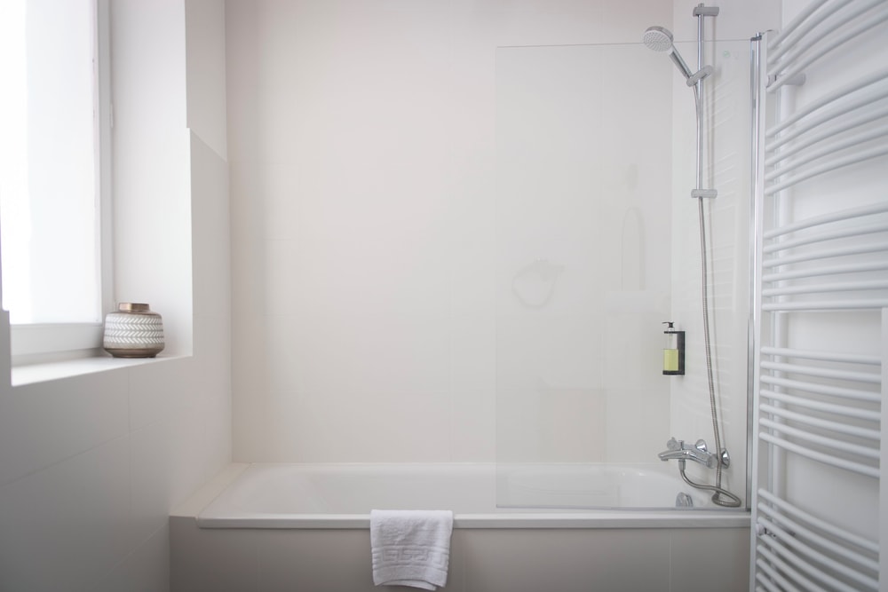 Double or Twin Room - Photo 12