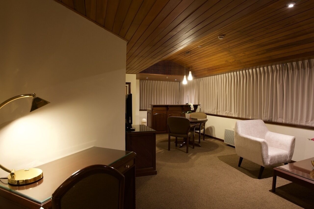 Senior Suite - Photo 4