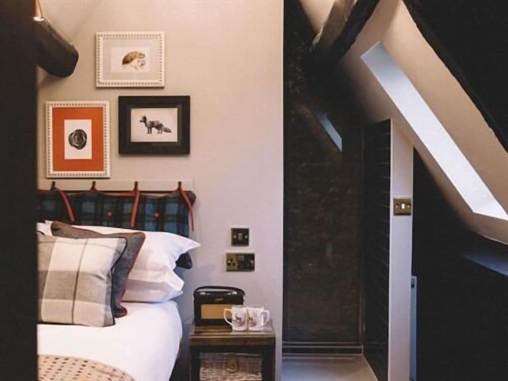 Double room, Ensuite (small the Crows Nest)