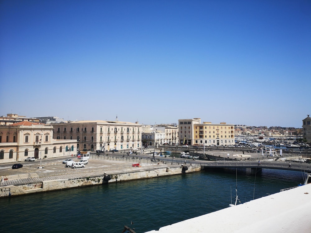 Panoramic Room - Photo 4