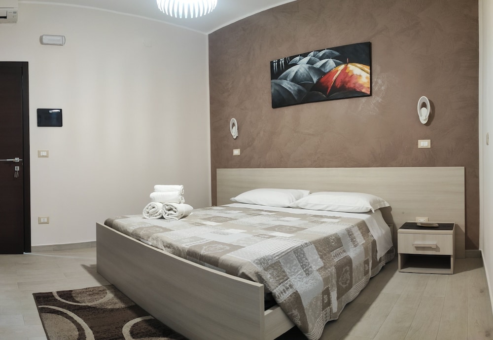 Design Double Room, Ensuite, Courtyard View (Camera 6) photo 3