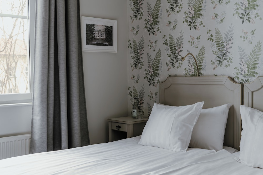 Basic Double Room, 2 Twin Beds photo 3