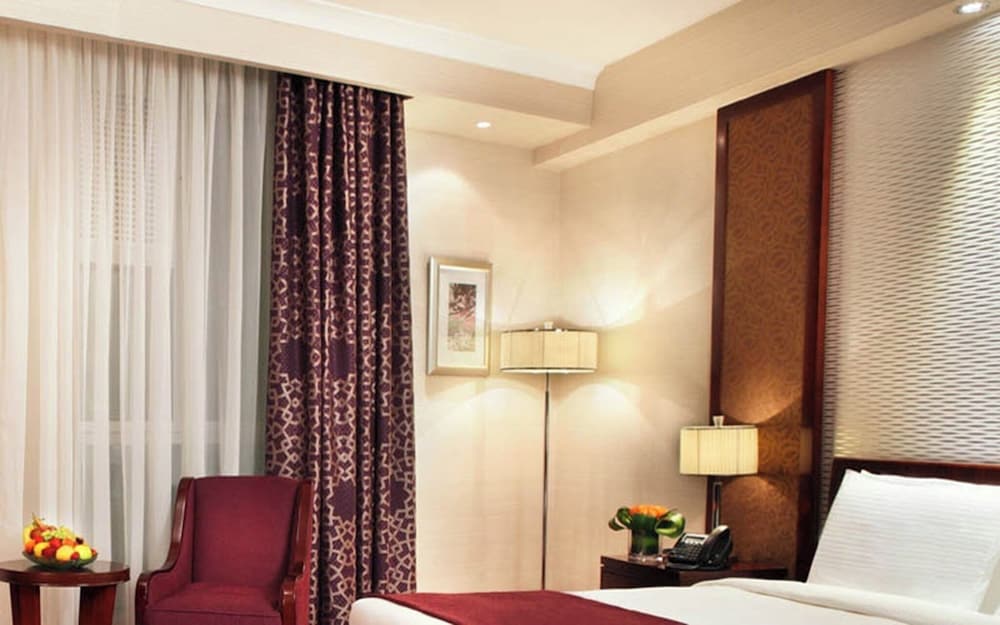 Room, 1 King Bed (Partial Kaaba View) - Photo 1