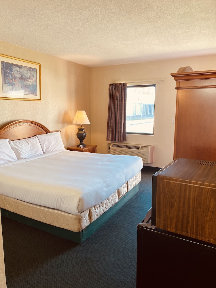 Room, 1 King Bed, Accessible photo 1