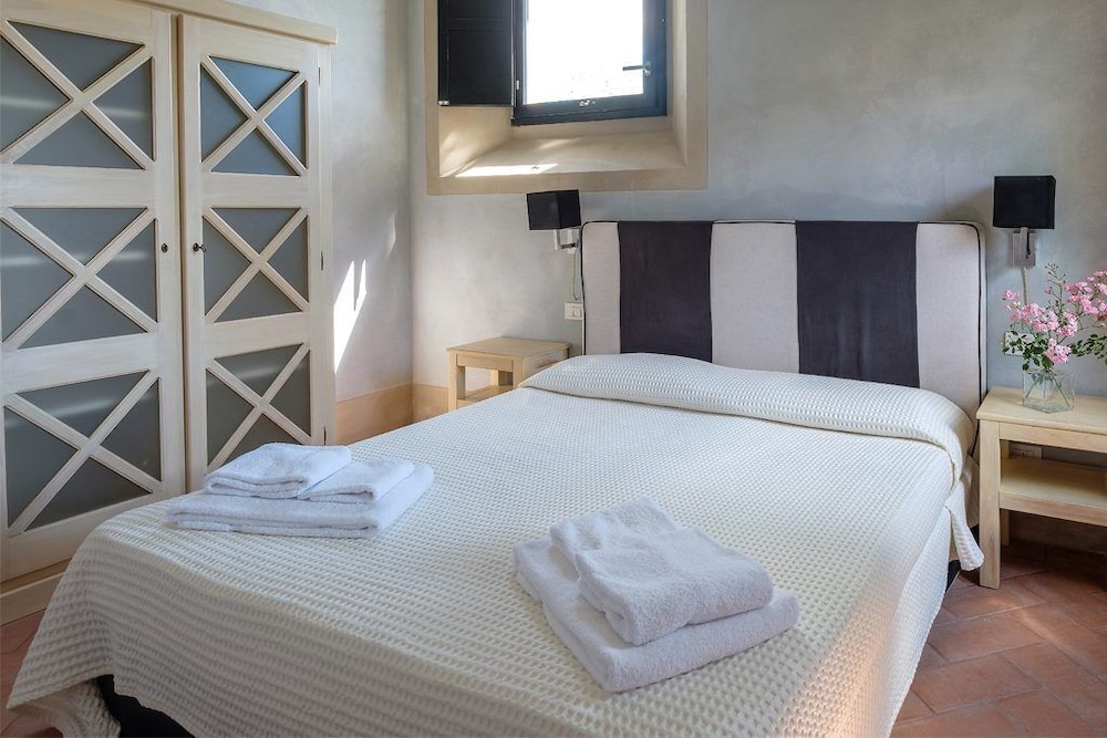 Deluxe Apartment, 1 Bedroom, Ground Floor photo 2