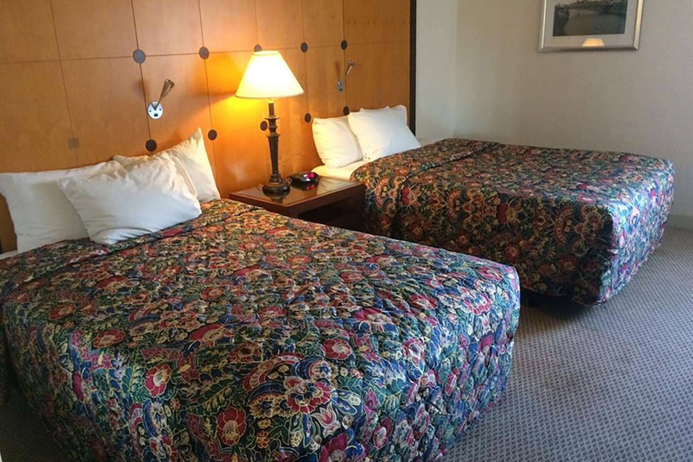 Room, 2 Double Beds, Non Smoking - Photo 1