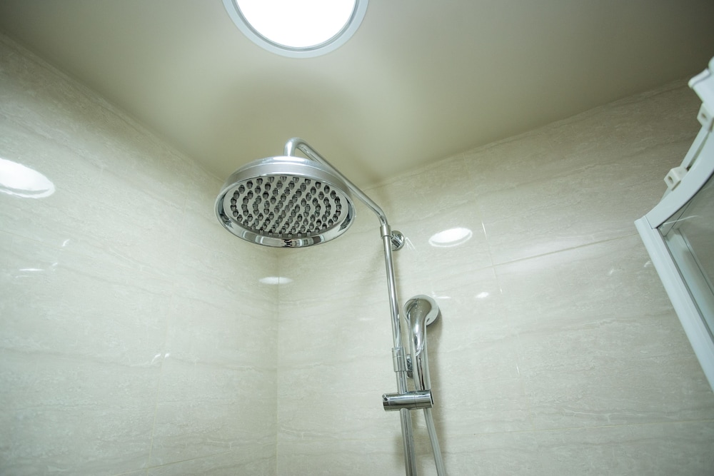 Superior Suite - Photo 13