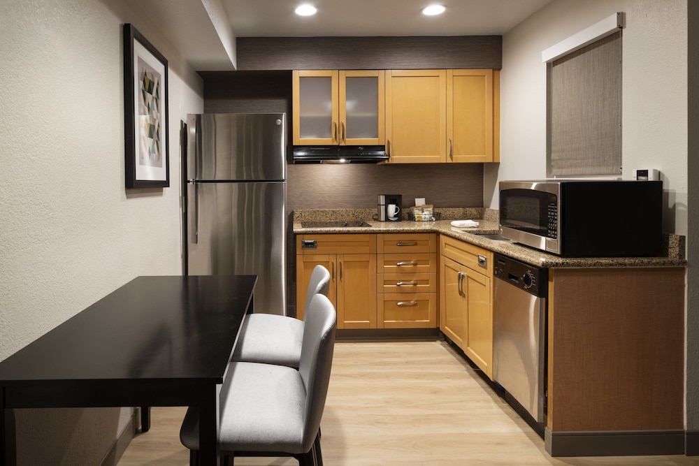 Suite, 2 Bedrooms - Photo 5