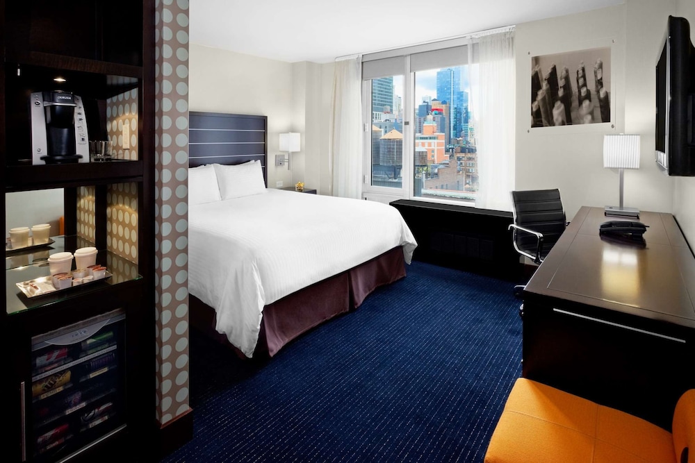 Queen bed high floor