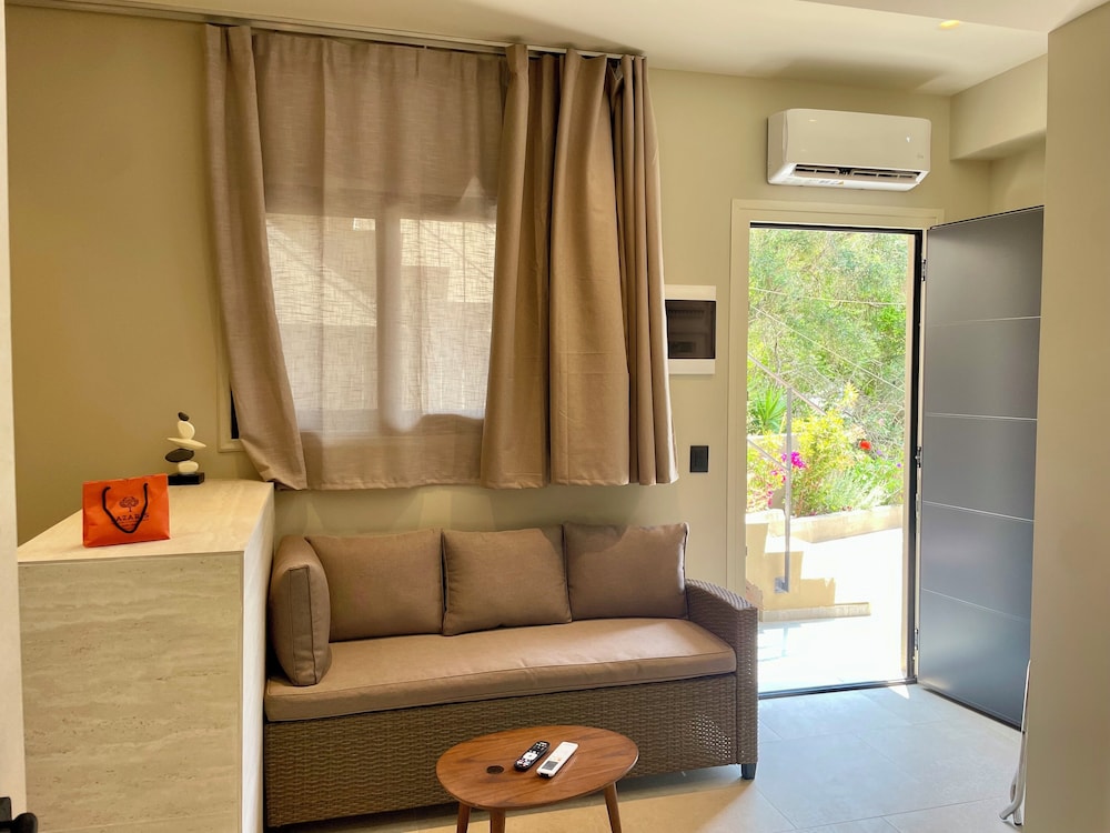 Economy Studio, 1 Double Bed, Courtyard View
