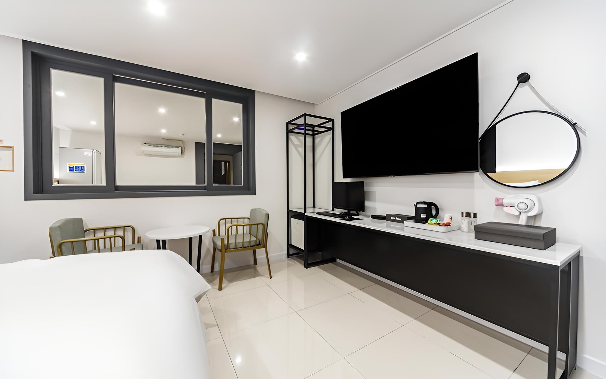 Room (Premium - Clothing purifier (non-smok) - Photo 11
