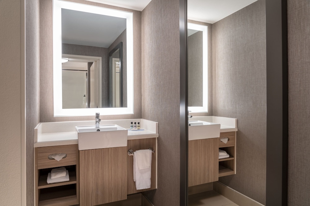 Studio, 1 King Bed with Sofa bed - Photo 3