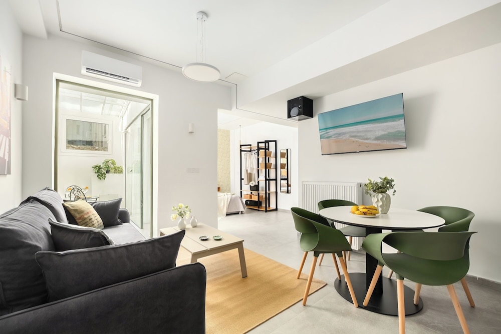 Studio, Courtyard View