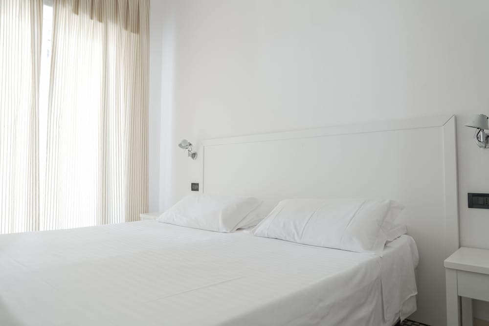 Standard Double Room, 1 Queen Bed - Photo 2