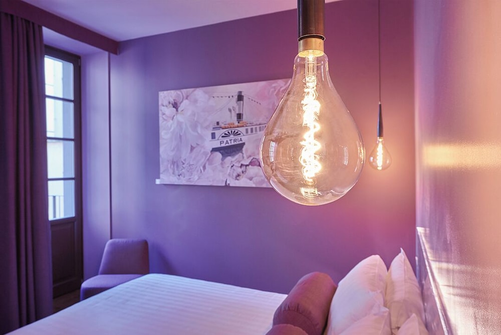 Comfort Room, Balcony