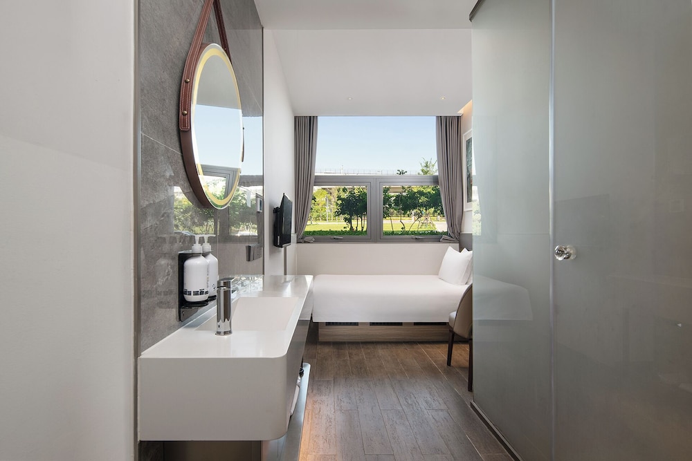 Basic Single Room, Garden View