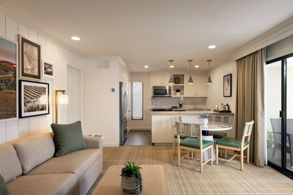 Premium Suite, 1 King Bed with Sofa bed (Premium Accessible Mansion 1 Bedroom) - Photo 6