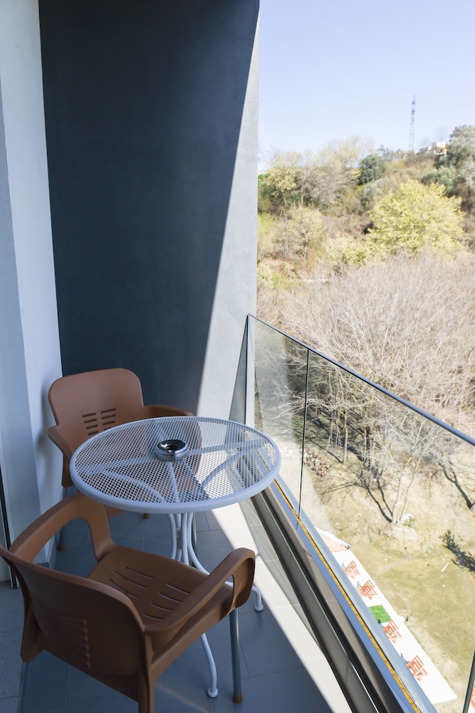Deluxe Suite with Garden View photo 3