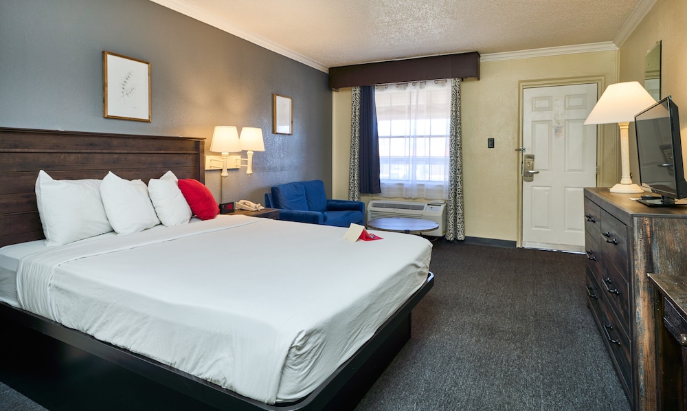 Deluxe Single Room, 1 Queen Bed photo 3