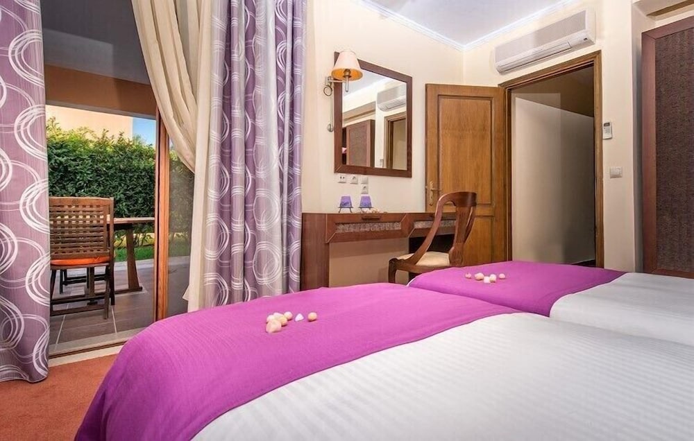 Premium Three-Bedroom Villa with Private Pool & Sea View photo 2