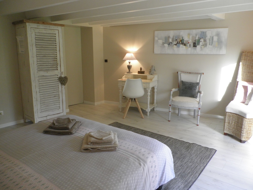 Comfort Double Room, Private Bathroom, Garden View (Louis) photo 1