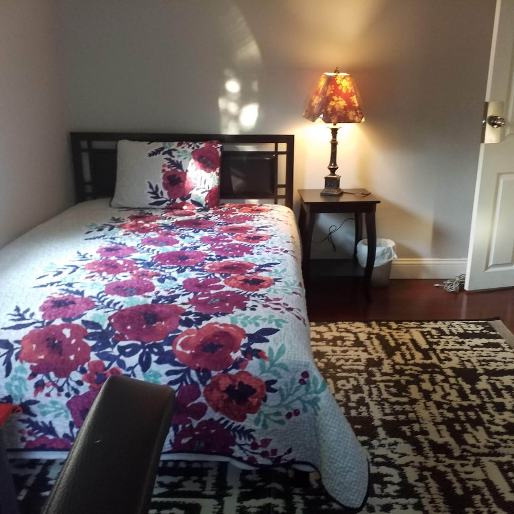 Economy Room, 1 Double Bed, Non Smoking, Shared Bathroom - Photo 7