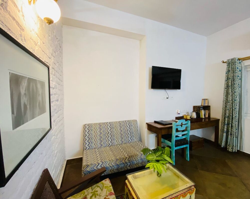 Deluxe Room - Photo 3