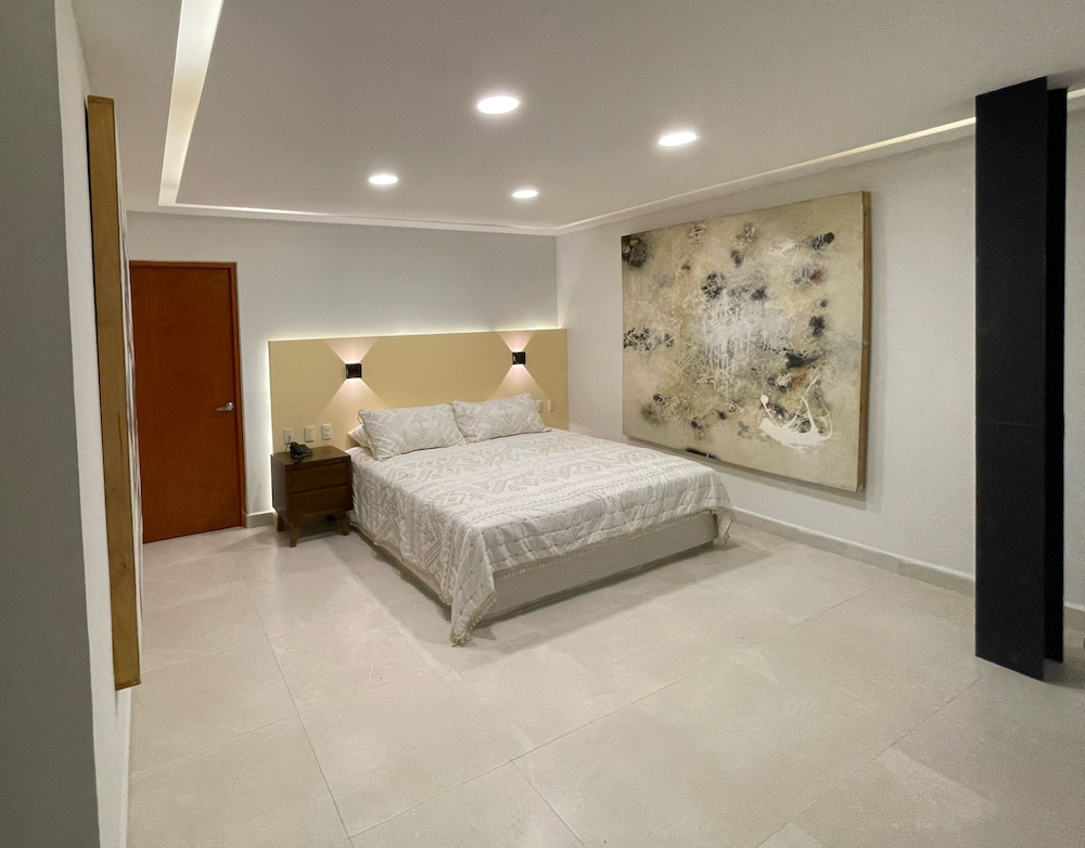 Romantic Room, 1 King Bed photo 2
