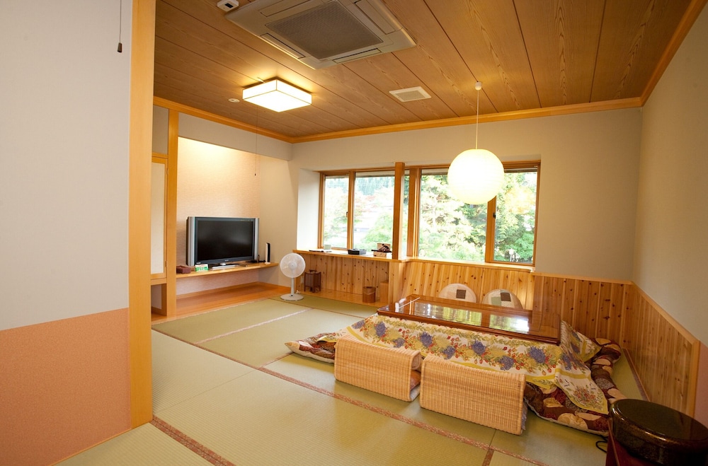 Japanese Style Room With Private Toilet And Kotatsu  For 4 Guests photo 1