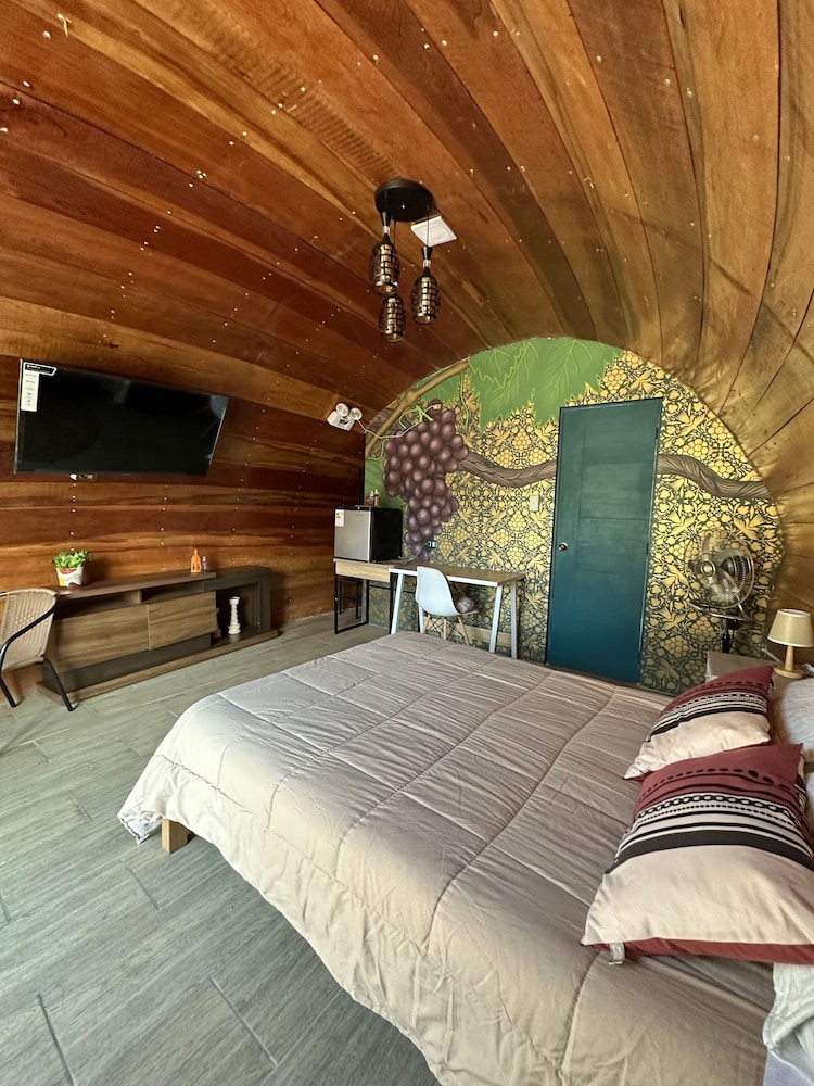 Comfort Cabin, 1 Queen Bed photo 3