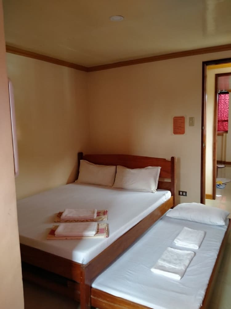 Deluxe Triple Room photo 1