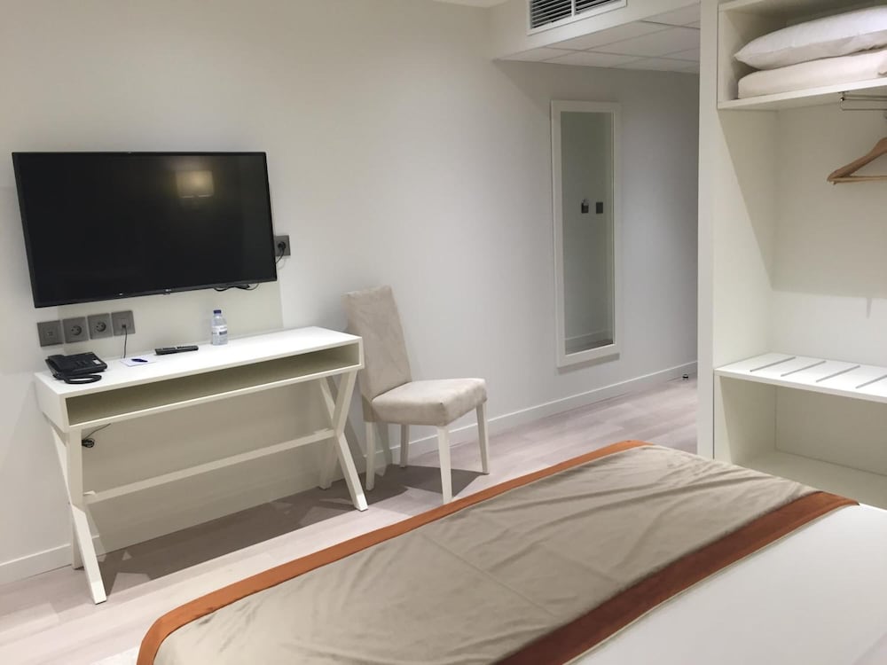 Double Room, Mobility Accessible - Photo 1