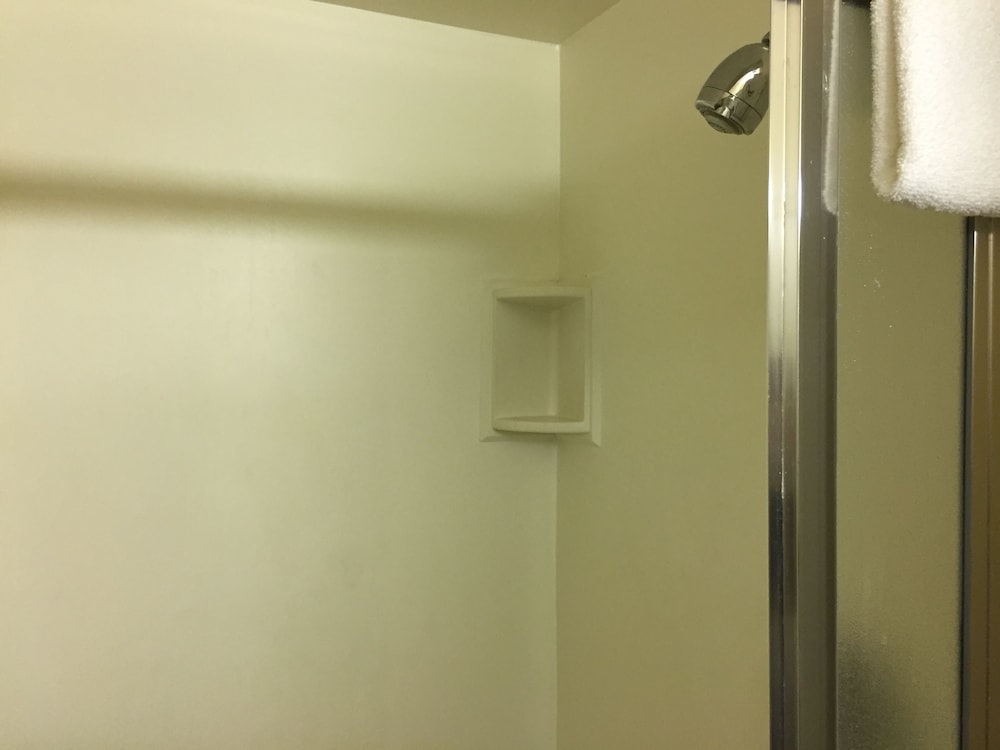 Standard Room, 2 Queen Beds thumbnail 6