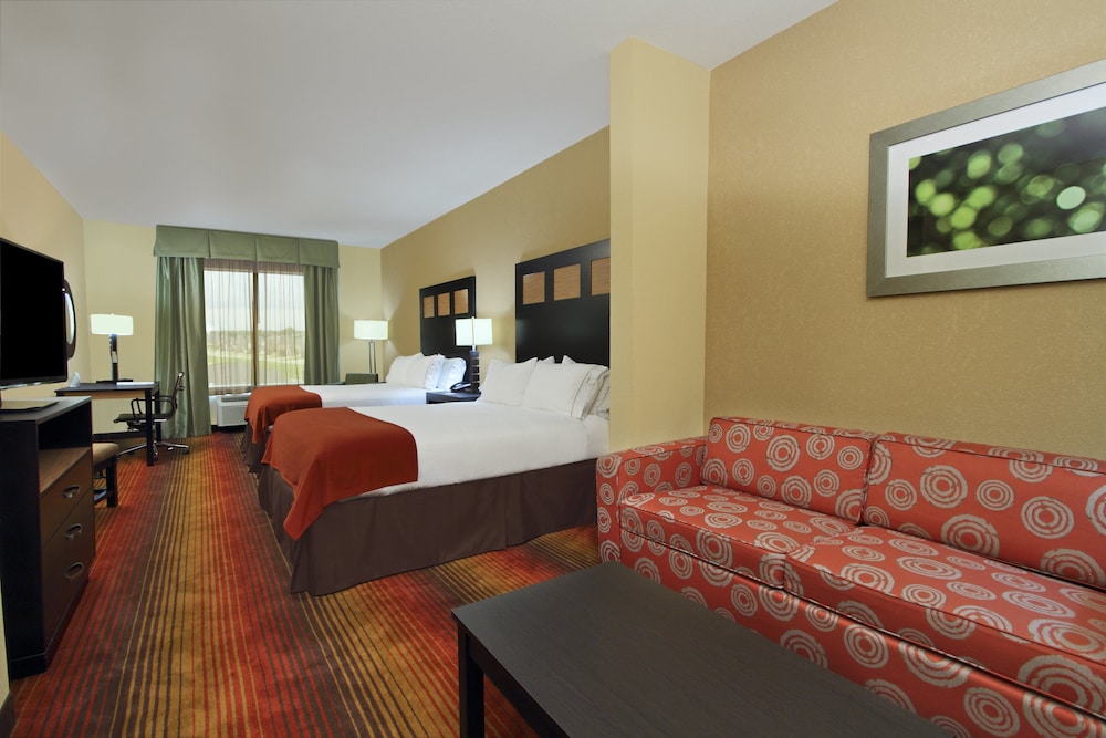 Room, 2 Queen Beds, Roll-in Shower (Roll-In Shower) photo 2