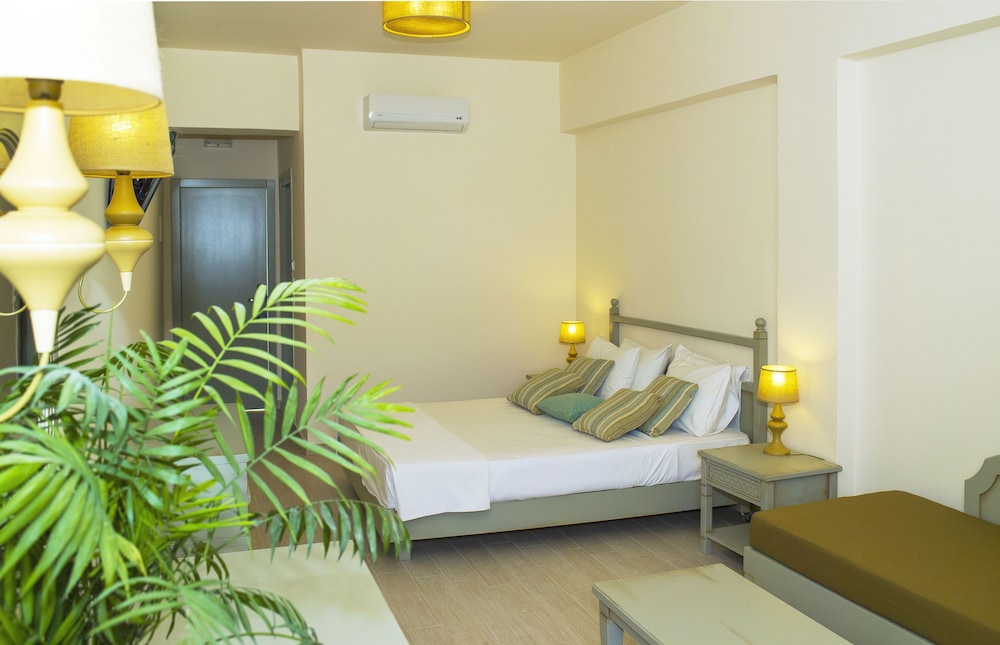 Family Room, Balcony, Sea View in Almyrida Beach Hotel photo 2