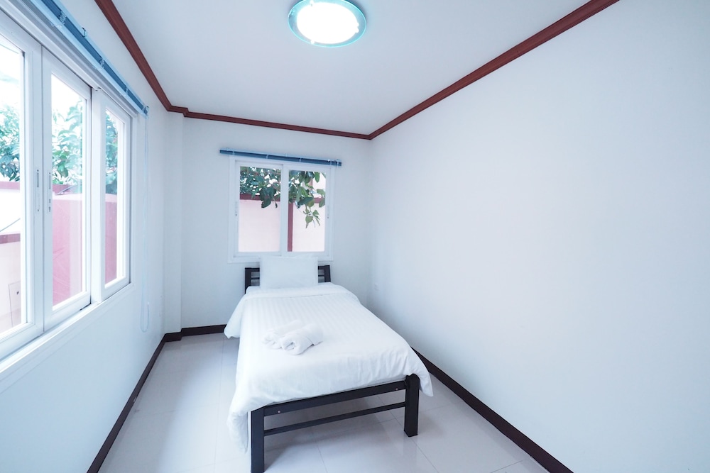 4-Bedroom Villa photo 1