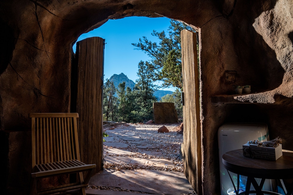 Exclusive Cabin, 1 Queen Bed, Private Bathroom, Mountain View photo 2