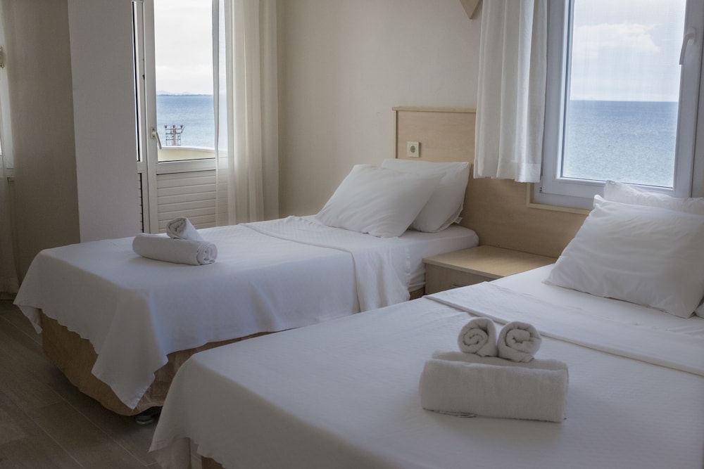 Standard Triple Room, Sea View photo 1