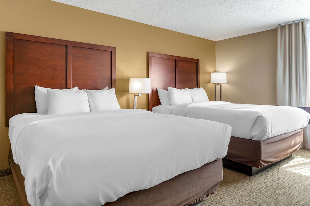 Suite, Multiple Beds, Non Smoking - Photo 2