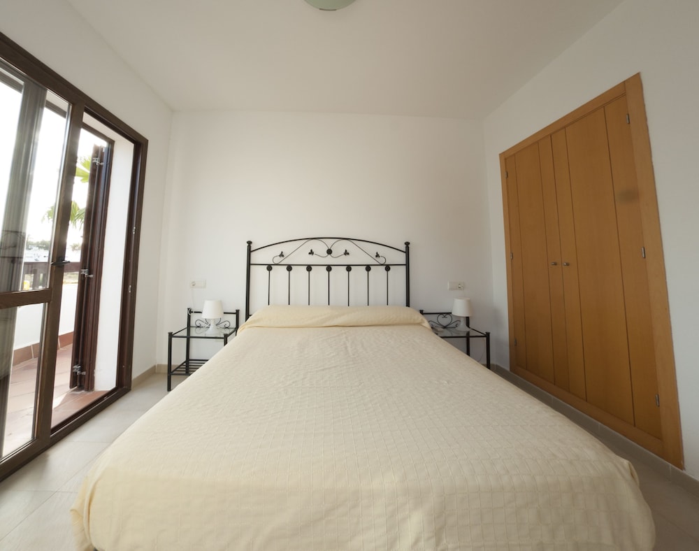 House, 5 Bedrooms photo 2