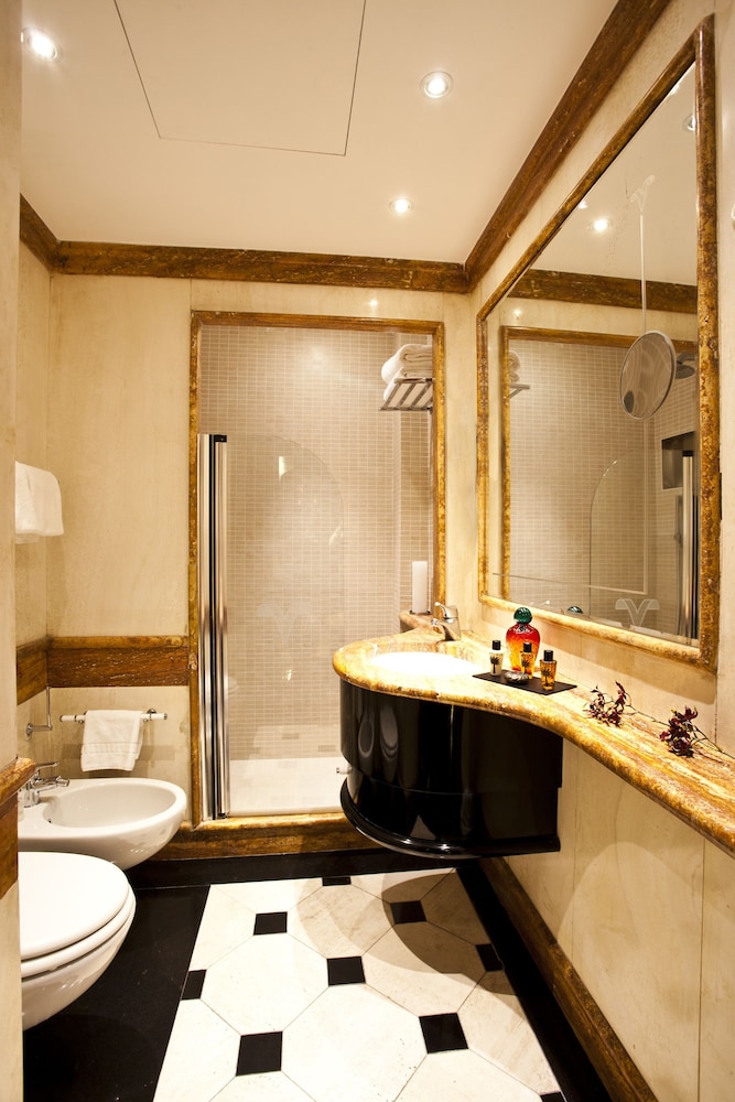 Standard Triple Room thumbnail 6