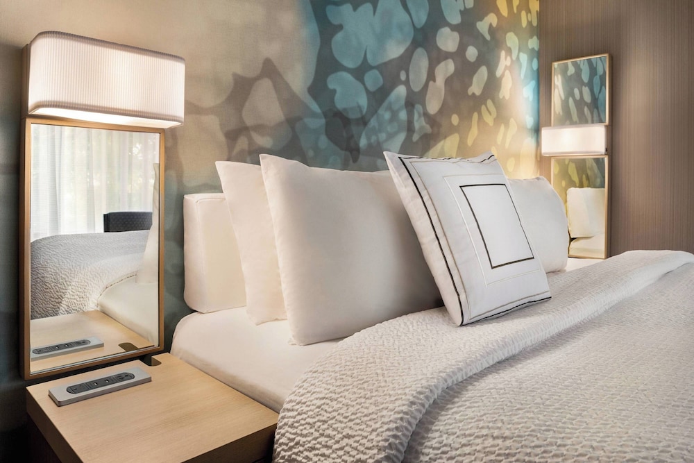 Room, 1 Queen Bed (Mobility Accessible, Tub) - Photo 2