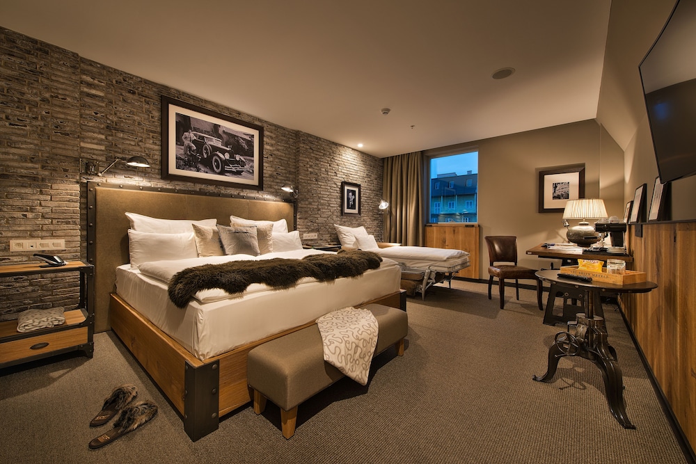 Premium Triple Room, 1 King Bed with Sofa bed photo 1