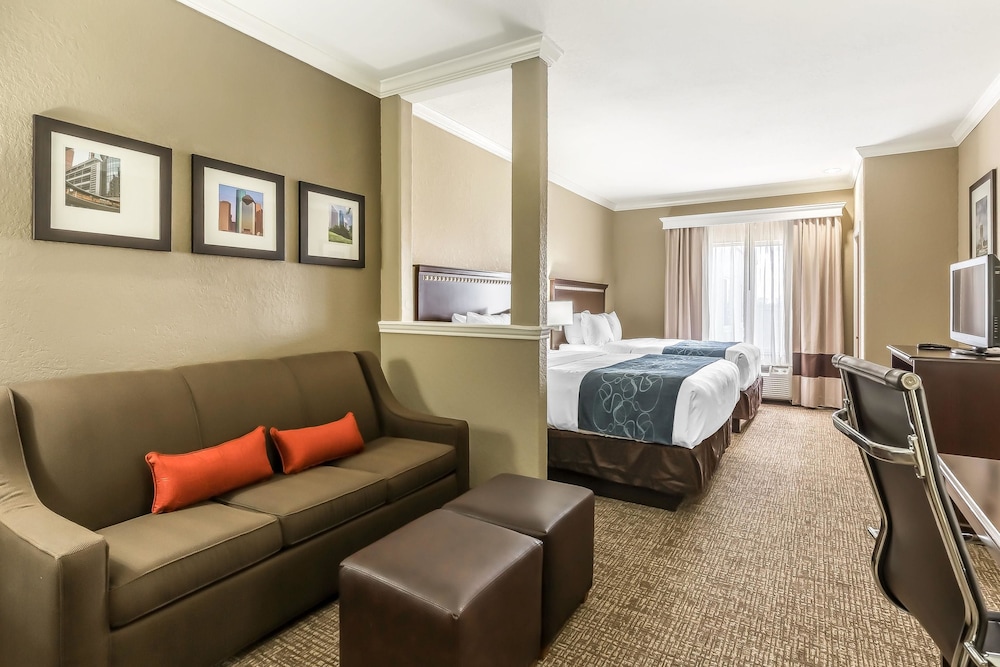 Suite, 2 Queen Beds, Non Smoking - Photo 3